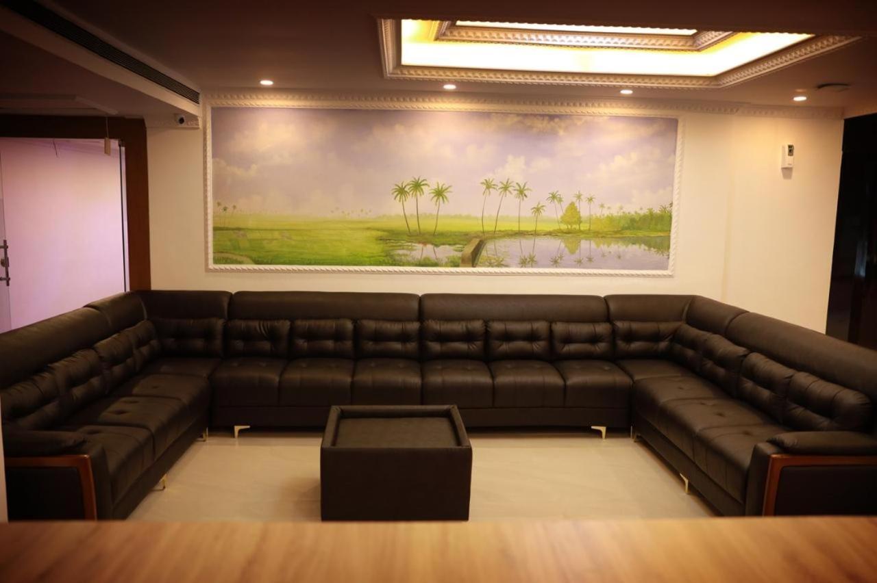 Hotel Pearl Residency Ayoor Exterior foto