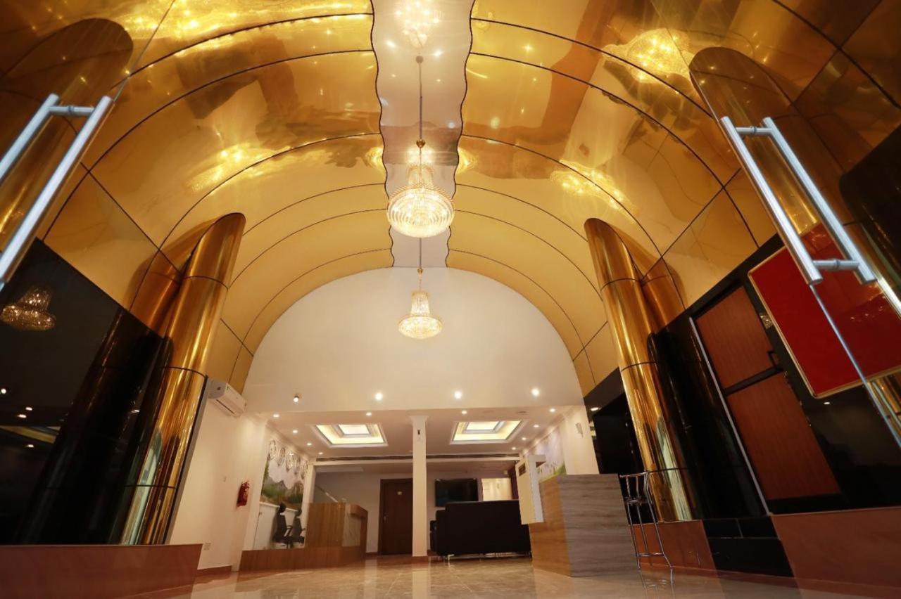 Hotel Pearl Residency Ayoor Exterior foto