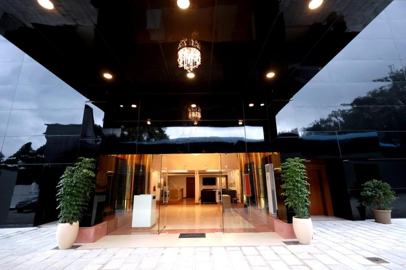 Hotel Pearl Residency Ayoor Exterior foto